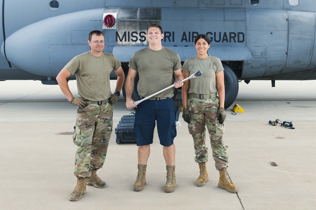 Missouri_NG's tweet image. 🛠️ Keeping the 139th Flying 🛩️
A1C Vanessa Alvarez, a crew chief with the @139AW, completed her first C-130H tire replacement during OJT!
With mentorship from SSgt Caleb Jimenez & MSgt Joseph Giles, Alvarez gained real-world experience that keeps our aircraft and mission ready.