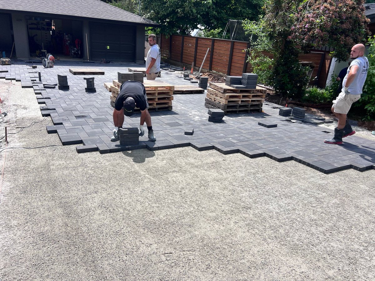 Every project has a turning point — and this is one of them🚜 The driveway is finally taking shape, and we’re loving how it’s coming together🧱

#MilestoneMoment #CustomBuild #ShakespeareHomes #NorthShoreBuilder #Groundworks #CustomHomeBuild #SkilledTrades #Landscaping