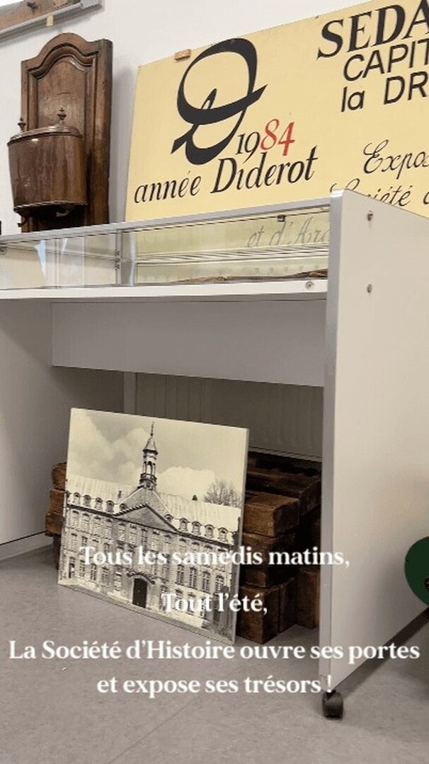 🏺 Plongez dans les collections de la Société d’Histoire &amp; d’Archéologie du Sedanais

Ancienne cardeuse, plan d’époque du jardin botanique, bible de chevet et bien plus encore… ! 
Ces collections racontent Sedan autrement, à travers les traces laissées … instagr.am/p/DLaQSAVCJx9/