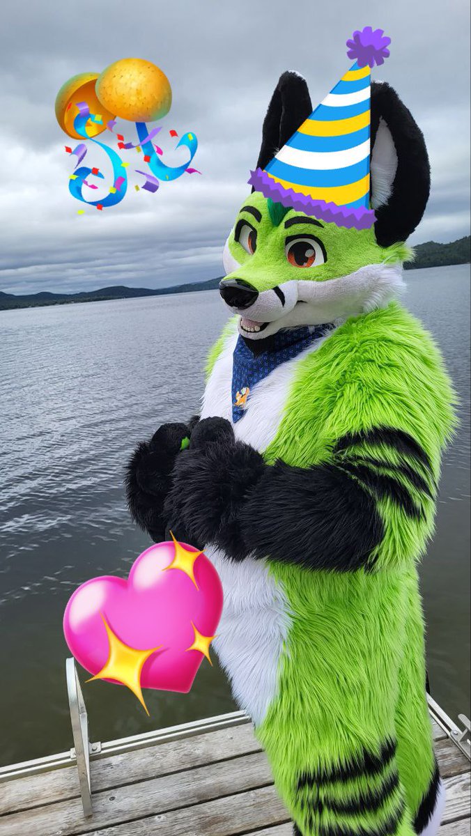 DragoonFox's tweet image. OwO whatβs that? Balloons day π
Turning 35 today. Time goes fast~
Also #FursuitFriday