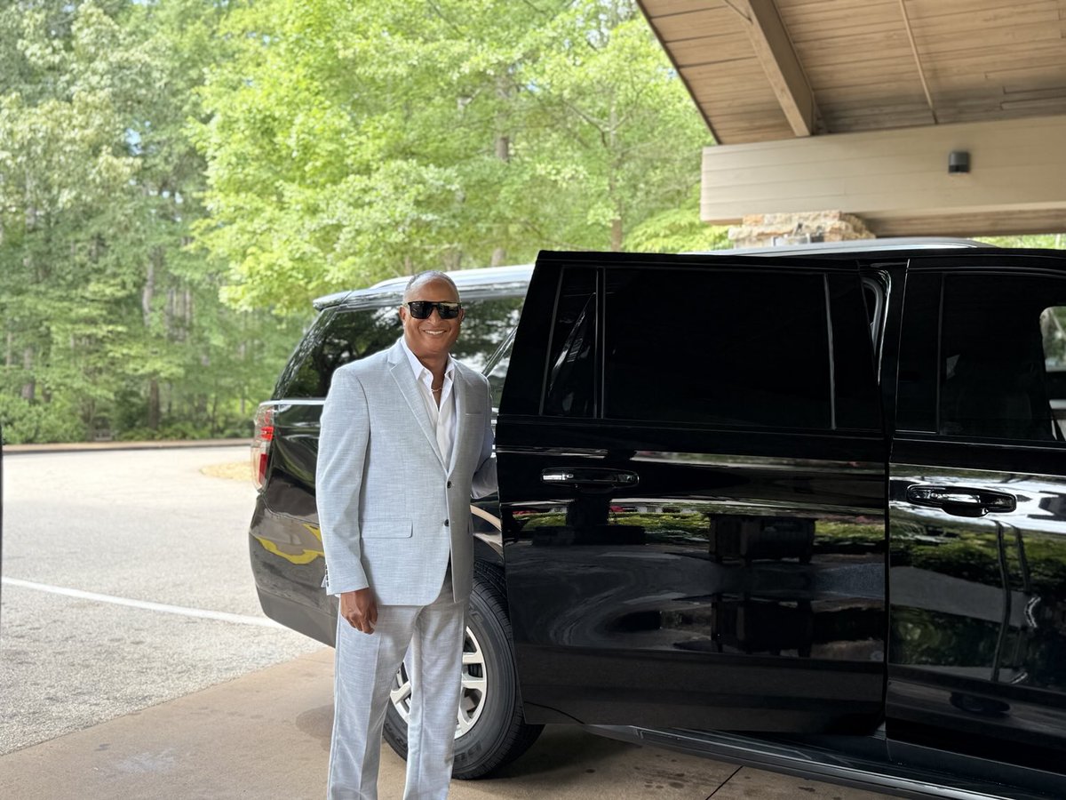 stephengpeters's tweet image. Another successful speech 🎤 and now, the ✈️flight home 🌎. I’m in awe of educators and their ability to make a difference in spite of the obstacles they face. #NoGivingUP