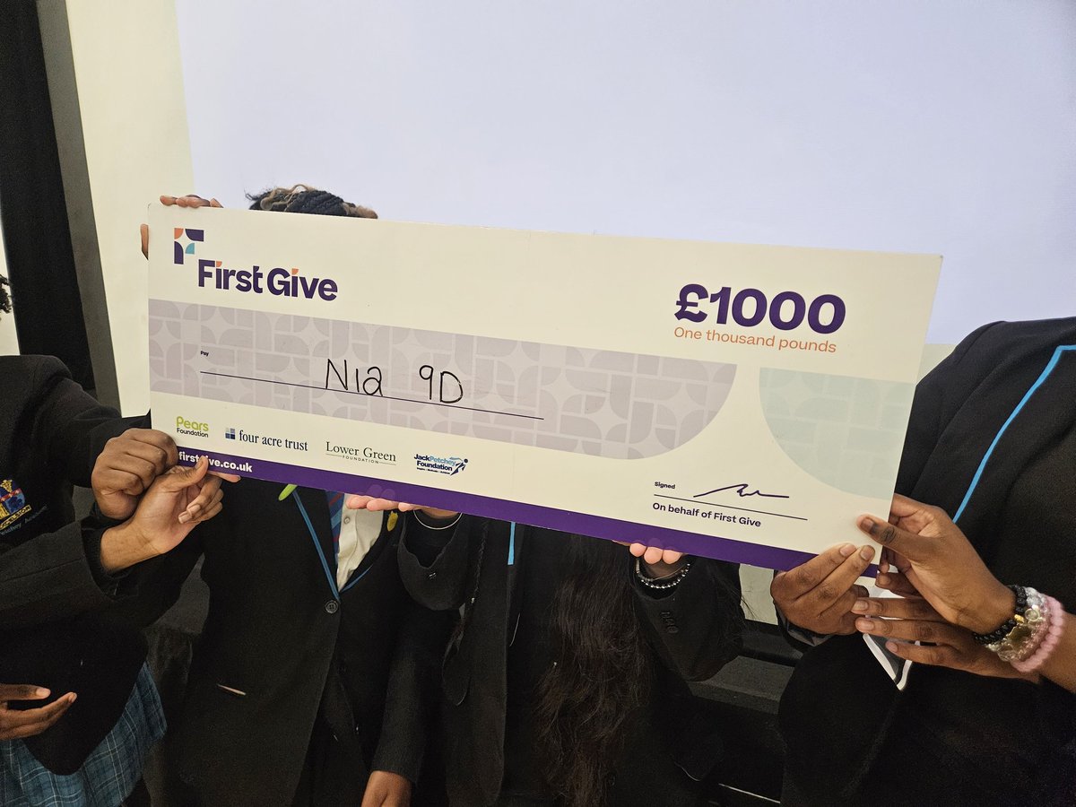 FirstGiveAFo's tweet image. A FAB presentation from 9D. Their passion and enthusiasm for their charity really came through. Showcasing their public speaking and social action. Congratulations 9D for winning the £1000 grant for your charity @nia_endingVAWG @JPFoundation @FirstGiveUK