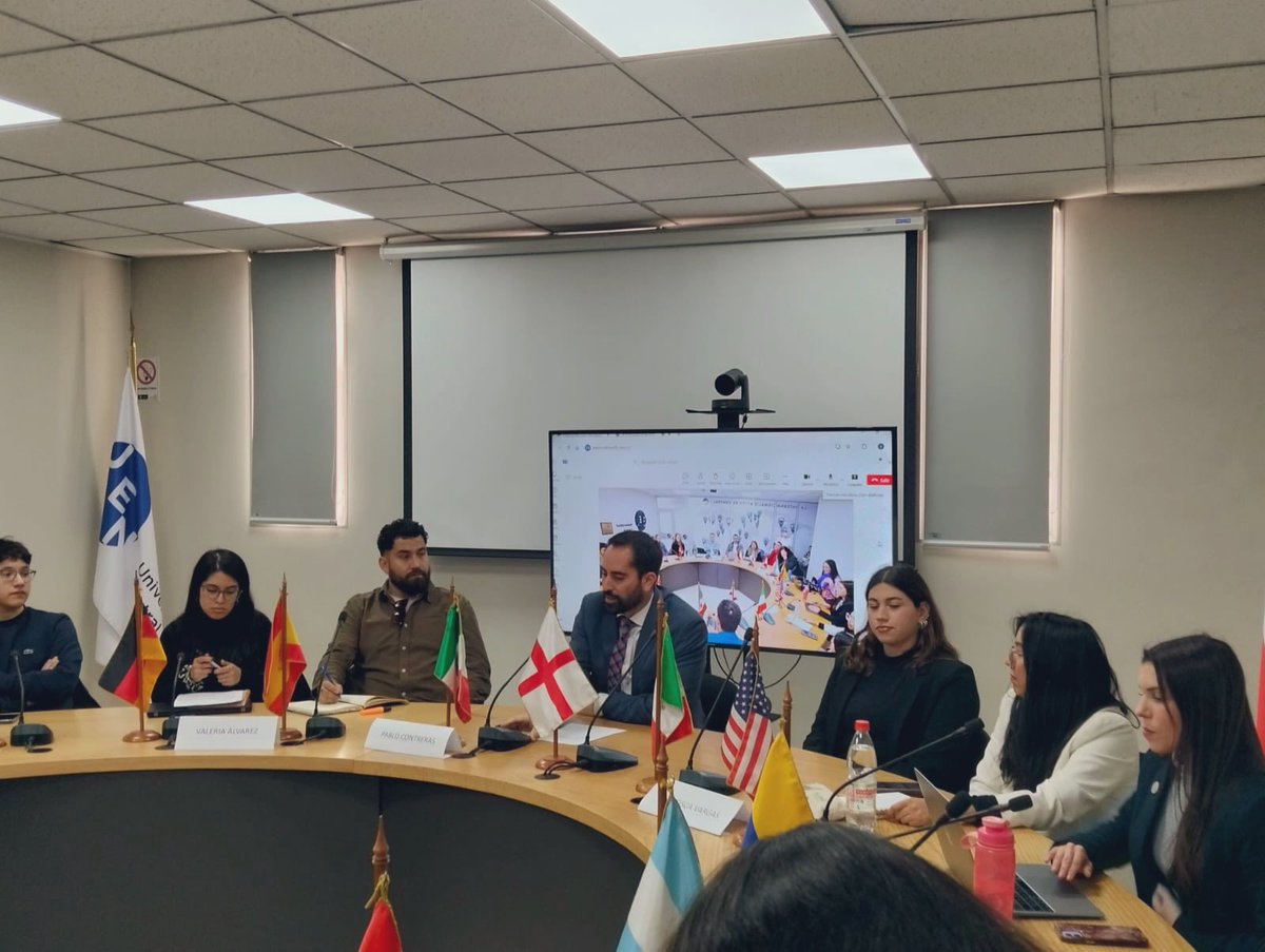 Los y las estudiantes del Doctorado en Derecho U. <a href="/ucentral_cl/">Universidad Central de Chile</a> llevaron a cabo ayer un importante seminario sobre la situación actual y los desafíos en materia de protección de las personas refugiadas que viven en Chile.  

En el seminario participaron expertas y expertos de la