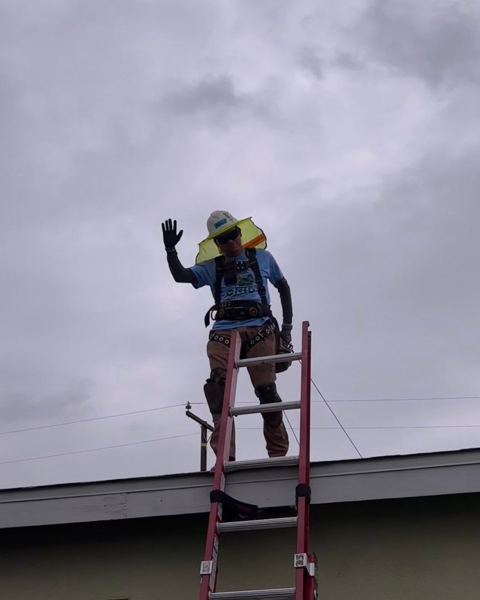 PPE? ✔️
Self-retracting lifeline? ✔️
Secured ladder? ✔️

Ready to install solar 🤘🏽💯🛠️🦺