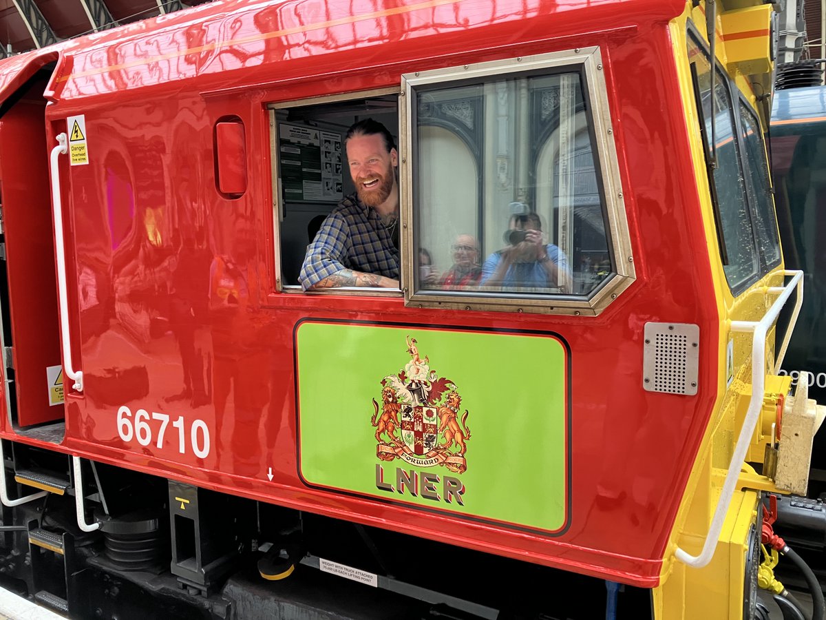 It was a great event yesterday to launch Inspiration, the Railway 200 exhibition train at Paddington Station. Even Sam Ryder stopped by on his way to Glastonbury!

If you haven't already, read the full press release here railway200.co.uk/unique-exhibit…

#Railway200