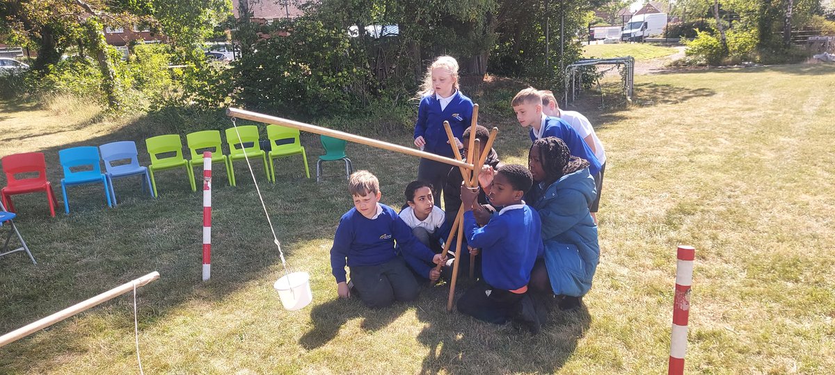 rootstofruit202's tweet photo. Y4 @fourdwellingspa investigating the  topic 'Deserts'.
The very dry weather gave us pause for thought - what life must be like when water is scarce?
Children constructed an ancient water drawing device - a Shaduf - still used by many around the world.

@MrsM_Court @LiftSchools https://t.co/b8OCkaNjnw
