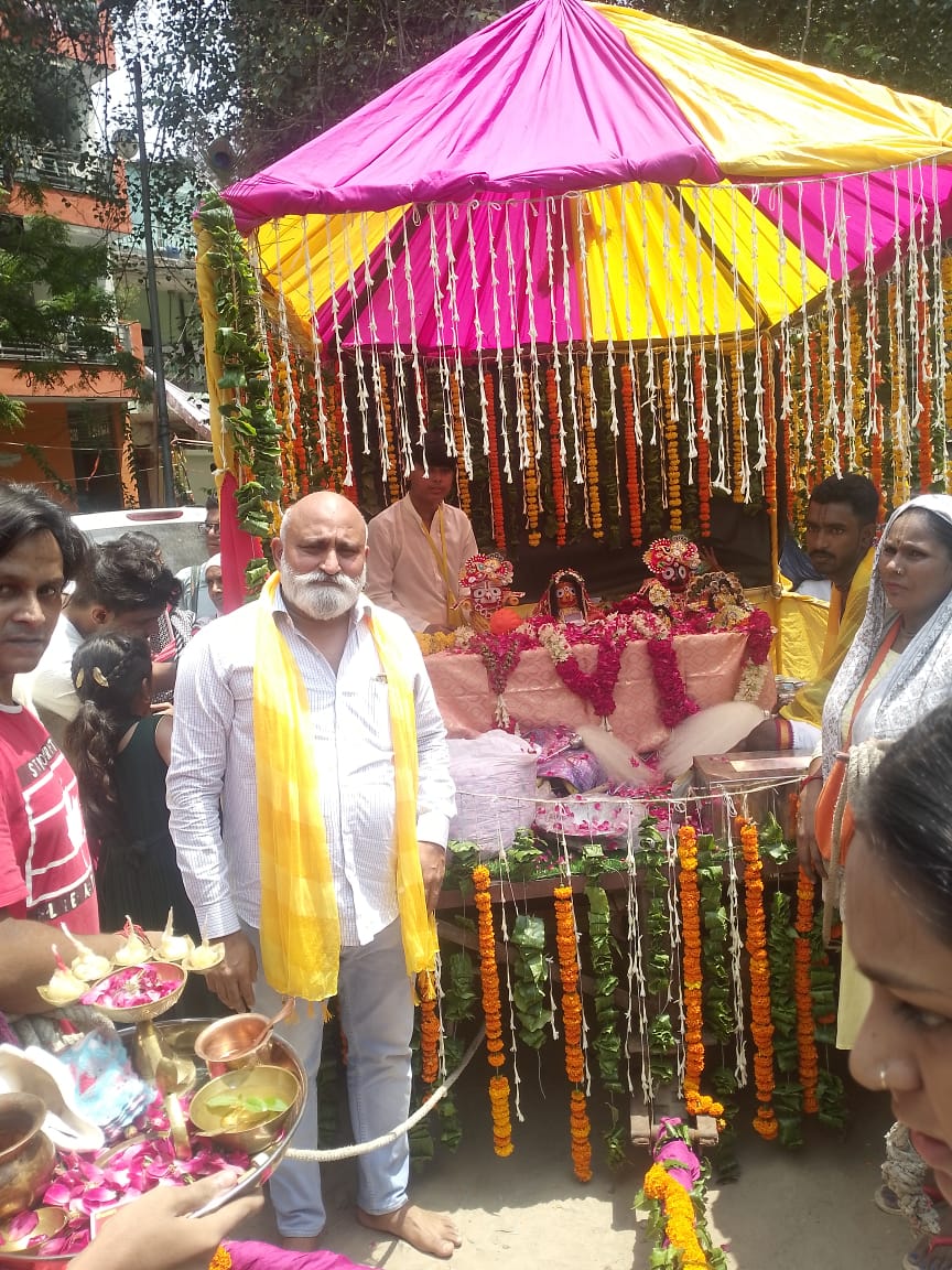pintoosharmaapp's tweet photo. नीलांचल निवासाय नित्याय परमात्मने
बलभद्र सुभद्राभ्यां जगन्नाथाय ते नमः 🙏
आज प्रेम नगर गली नंबर 1 संघर्ष पार्क में भगवान श्री जगन्नाथ जी की पावन रथयात्रा में शामिल होने का सौभाग्य प्राप्त हुआ।
आस्था, भक्ति और दिव्यता से भरपूर इस अनुभव ने मन को अभूतपूर्व शांति और आनंद से भर दिया। https://t.co/GgRIGtCkgF