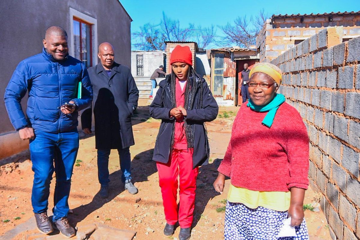 MMCFor_WS's tweet image. MMC @MsaneThembi in Palmridge with happy Residents
MMC made a commitment on Tuesday to resolve their many years struggle of water shortages and inconsistent water supply. Today we can confirm that they are getting fresh clean water from their taps, As per the blue drop standard