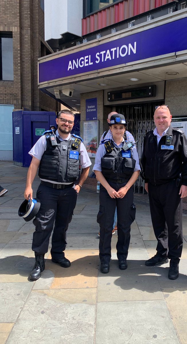Junction SNT patrolling in collaboration with Islington Council as part of Neighbourhood Policing week, building vital relationships to tackle retail crime. #CommunityCrimeFighting