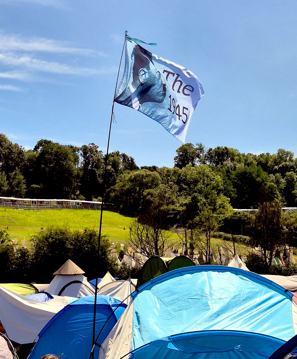 Heidi Bachram 🎗️ (@heidibachram) on Twitter photo Could someone at <a href="/glastonbury/">Glastonbury Festival</a> tell me why there’s a flag flying with Hitler’s face on it?
h/t <a href="/MichaelGarciaUK/">Michael Garcia</a> Could someone at <a href="/glastonbury/">Glastonbury Festival</a> tell me why there’s a flag flying with Hitler’s face on it?
h/t <a href="/MichaelGarciaUK/">Michael Garcia</a>