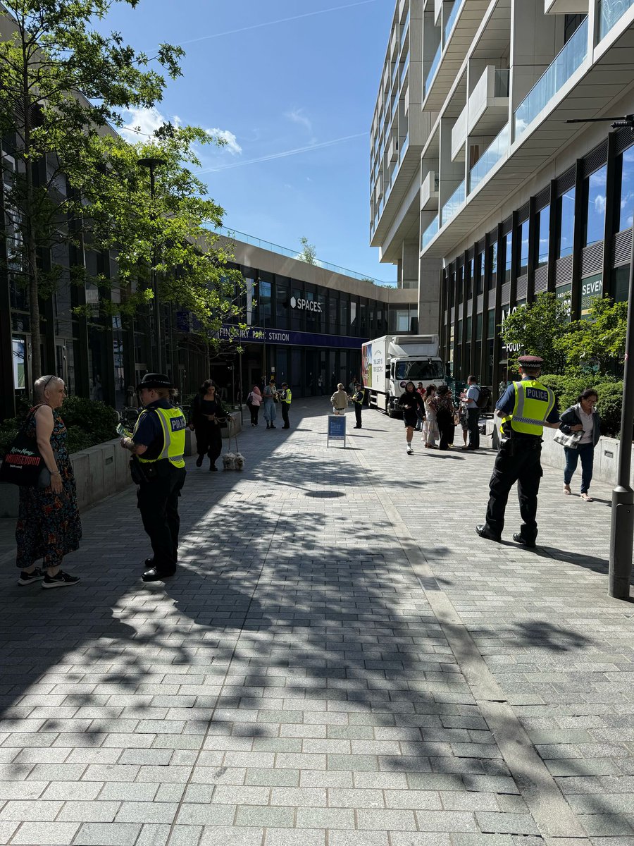 Our specially trained officers deployed at Finsbury Park today.

We work with local businesses across London and monitor CCTV to keep London safe.

If you see something that doesn’t feel right, trust your instincts. Report to police or use Gov.UK/ACT.