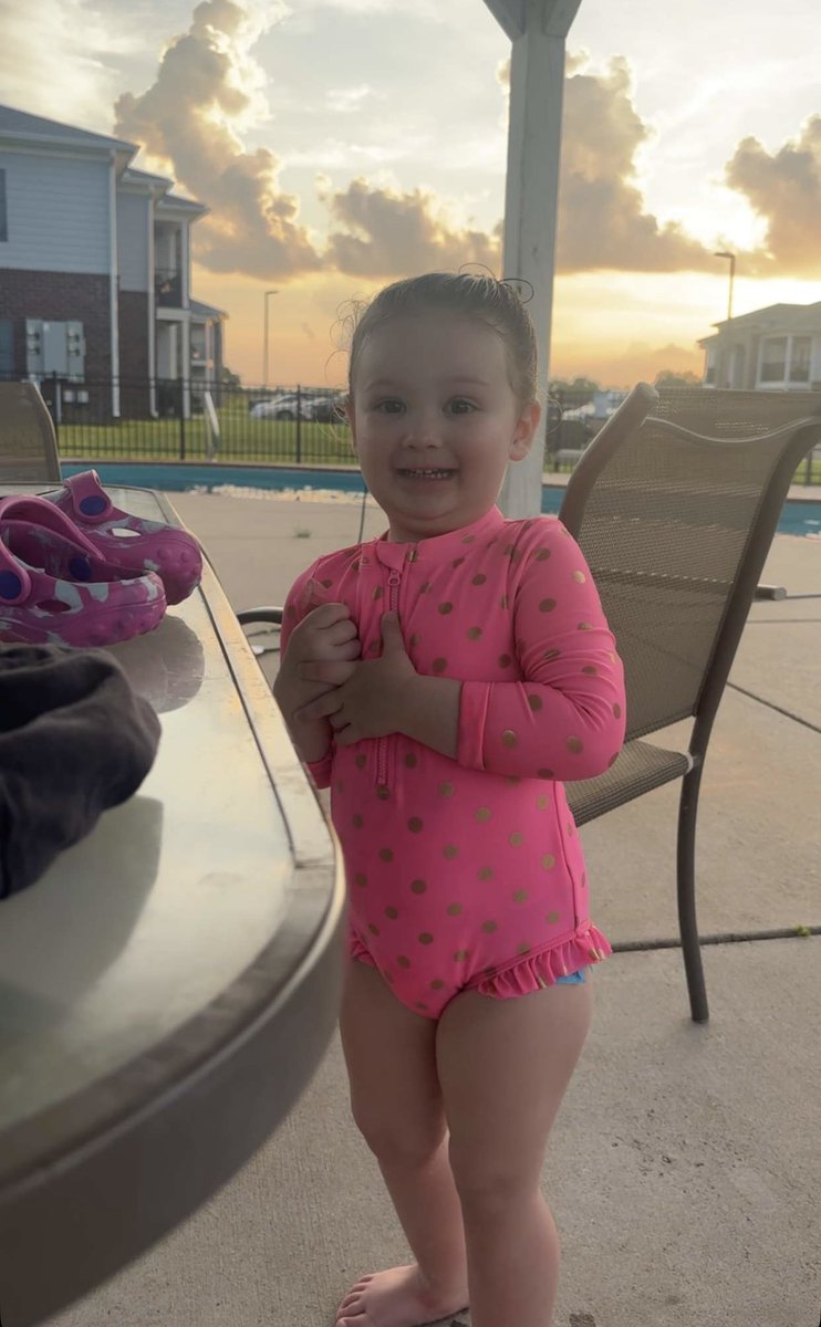 tiffanyhamlet's tweet photo. summer with my favorite girl ☀️🩷 https://t.co/QbZQjvYmnL