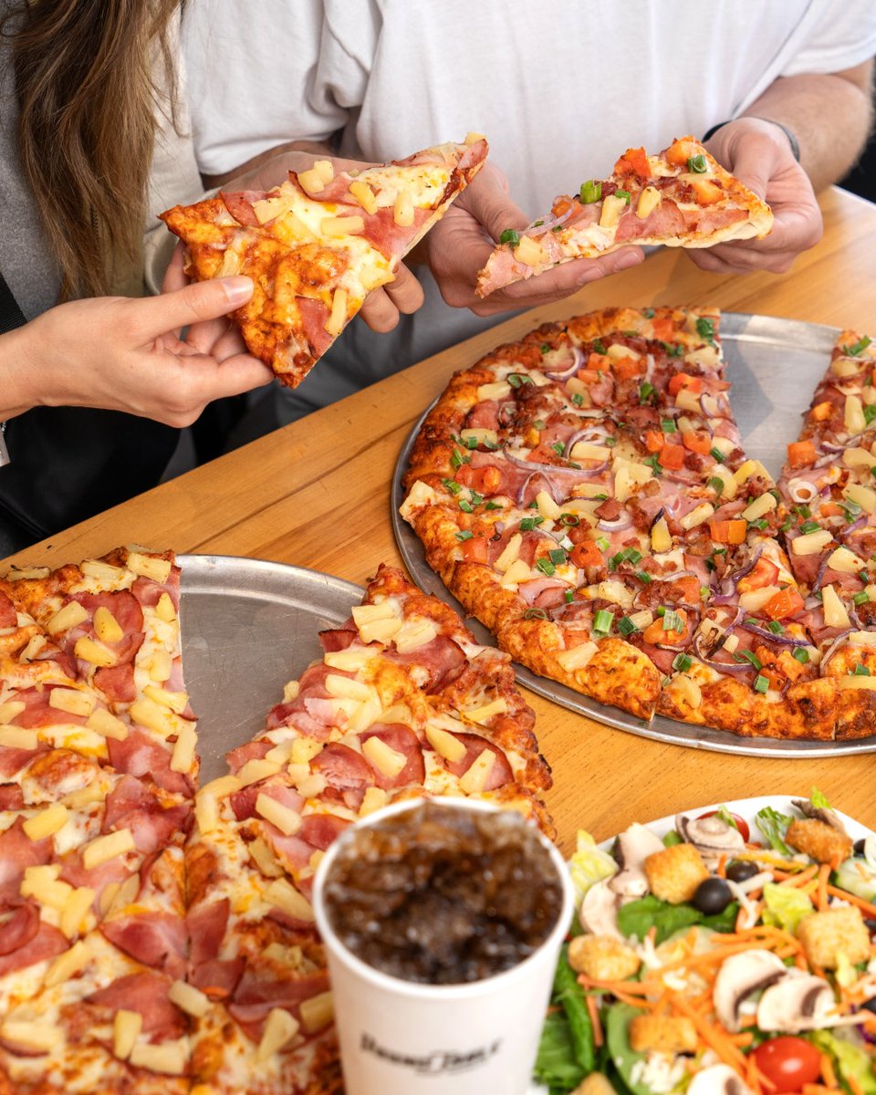 Pineapple on pizza? 🍍 In this kingdom, we call that a delicacy 😋 #NationalPineappleDay
