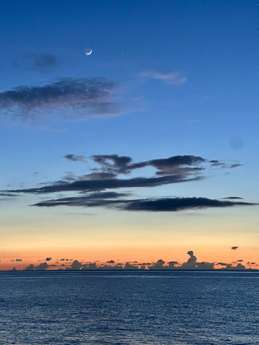 Wolf Lab (@hicryoem) on Twitter photo Ocean sky at dusk after sunset #okinawa Ocean sky at dusk after sunset #okinawa