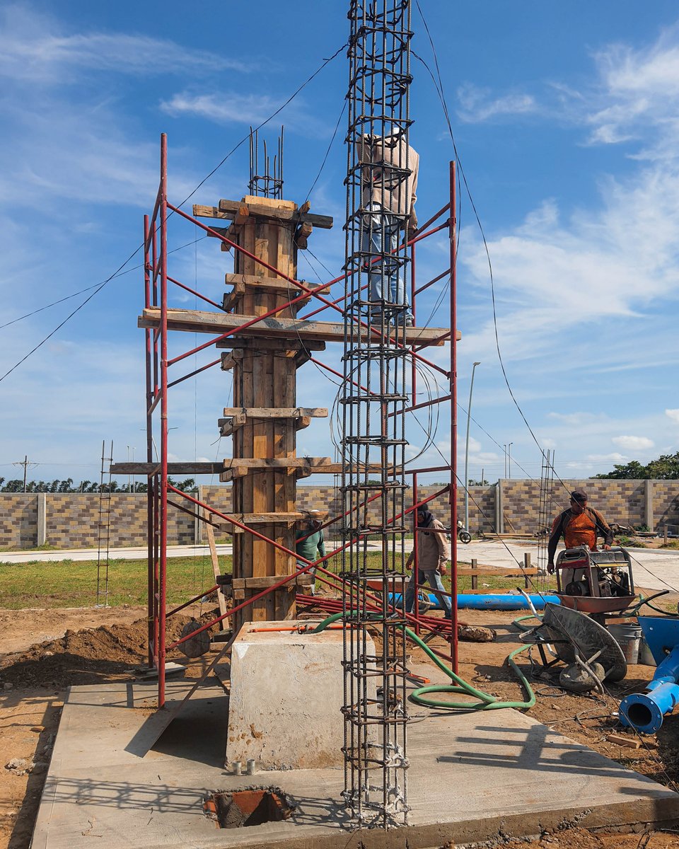 fc_consulconstr's tweet image. Estructuras fuertes, ideas aún más fuertes. 💡🏢

📲Síguenos en nuestras redes para más contenido
IG: @fcconsultoriayconstruccion
FB: F&amp;amp;C Consultoría y Construcción

#ConstructingSustainableFuture #obrasegura #EngineeringExcellence #workinprogress #Hardwork  #FelizViernes