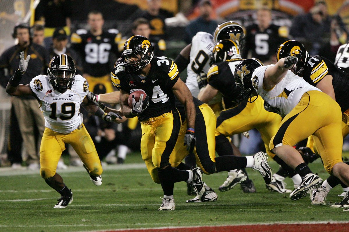 Andy Shultz (@andyjshultz) on Twitter photo Only 26 Fridays before <a href="/RateBowl/">Rate Bowl</a> returns to <a href="/ChaseField/">Chase Field</a> on Fri., Dec. 26 with a 2:30 pm MT kickoff!
Flashback 2010: <a href="/HawkeyeFootball/">Hawkeye Football</a> gains 225 yards on the ground in a 27-24 win.
Photo: Fiesta Sports Foundation. <a href="/Fiesta_Bowl/">Fiesta Sports Foundation</a> <a href="/BowlSeason/">Bowl Season</a>. Only 26 Fridays before <a href="/RateBowl/">Rate Bowl</a> returns to <a href="/ChaseField/">Chase Field</a> on Fri., Dec. 26 with a 2:30 pm MT kickoff!
Flashback 2010: <a href="/HawkeyeFootball/">Hawkeye Football</a> gains 225 yards on the ground in a 27-24 win.
Photo: Fiesta Sports Foundation. <a href="/Fiesta_Bowl/">Fiesta Sports Foundation</a> <a href="/BowlSeason/">Bowl Season</a>.