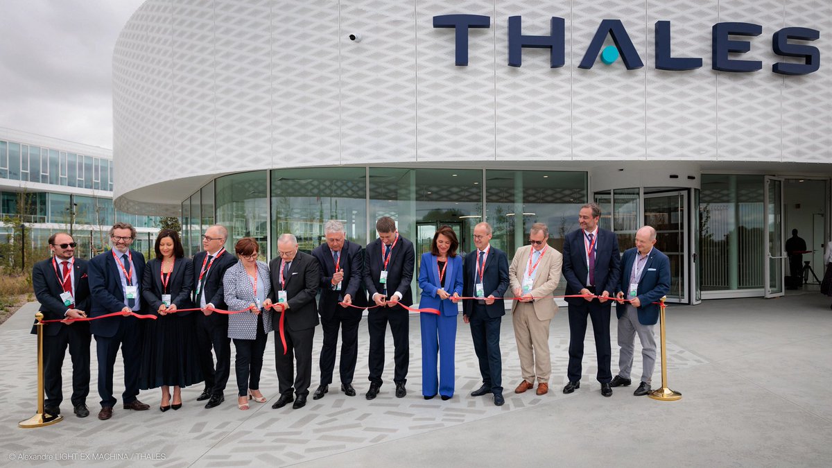 C_MORANCAIS's tweet image. J'ai eu l'immense honneur de participer à l'inauguration du nouveau centre d’excellence en radiocommunications de Thalès à Cholet. Ce matin j'ai ressenti une bouffé d'oxygène, en me retrouvant au cœur de ce projet exceptionnel, au cœur de ce site de recherche unique, au cœur de…