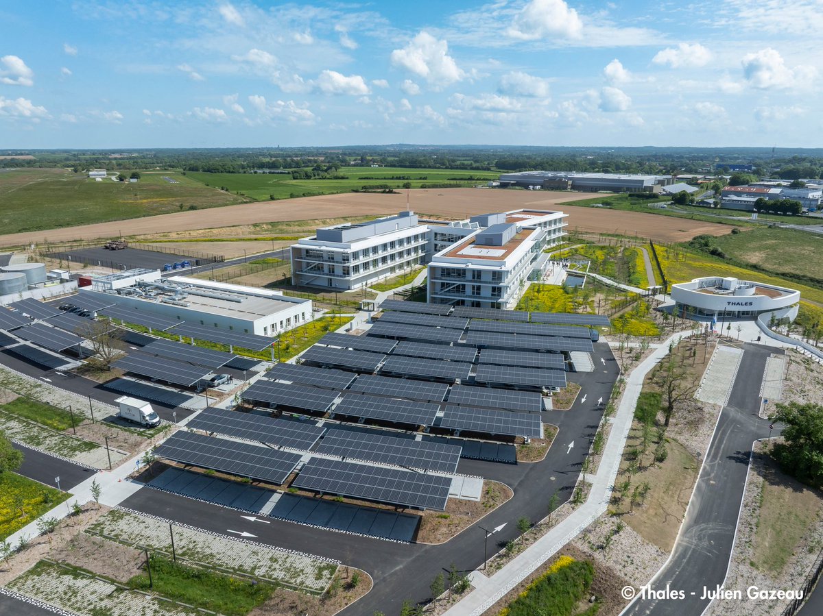 C_MORANCAIS's tweet image. J'ai eu l'immense honneur de participer à l'inauguration du nouveau centre d’excellence en radiocommunications de Thalès à Cholet. Ce matin j'ai ressenti une bouffé d'oxygène, en me retrouvant au cœur de ce projet exceptionnel, au cœur de ce site de recherche unique, au cœur de…