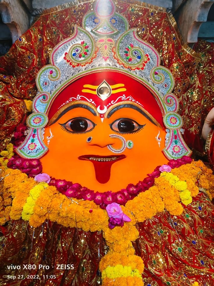 करुणा की वर्षा कर माँ, जीवन हो उजियारा।
तेरे नाम से दिन शुरू हो, तेरा ध्यान हमारा।
हरसिद्धि माता के चरणों में नमन हमारा,
भक्ति से जीवन सफल हो, यही संकल्प हमारा।।

🔱 जय माँ हरसिद्धि 🔱
🌺 सर्व सिद्धि प्रदायिनी नमो नमः 🌺
🚩 हर हर महादेव – जय अंबे गौरी 🚩