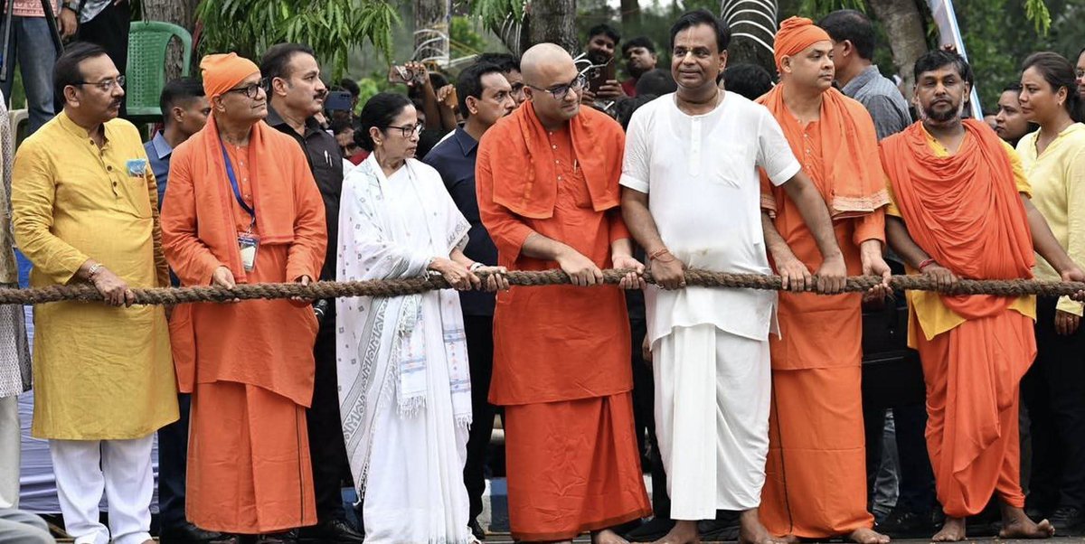 Tulibose3's tweet photo. জয় জগন্নাথ🙏🙏🙏

দিঘার পবিত্র র��যাত্রায় শ্রীজগন্নাথদেবের আরাধনায় ব্রতী হয়েছেন মাননীয়া মুখ্যমন্ত্রী শ্রীমতি মমতা বন্দ্যোপাধ্যায়। মহাপ্রভুর অশেষ কৃপা যেন বর্ষিত হয় এই পুণ্যভূমি বাংলার মাটি ও মানুষের উপর। https://t.co/hY58lklWZz