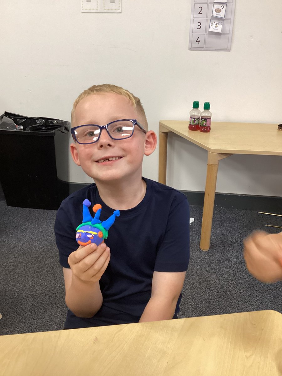 Year 1 had a great time this afternoon with <a href="/ArtistsInthe/">Artists inthe Making</a>  for their silk clay workshop and made some sculptures.