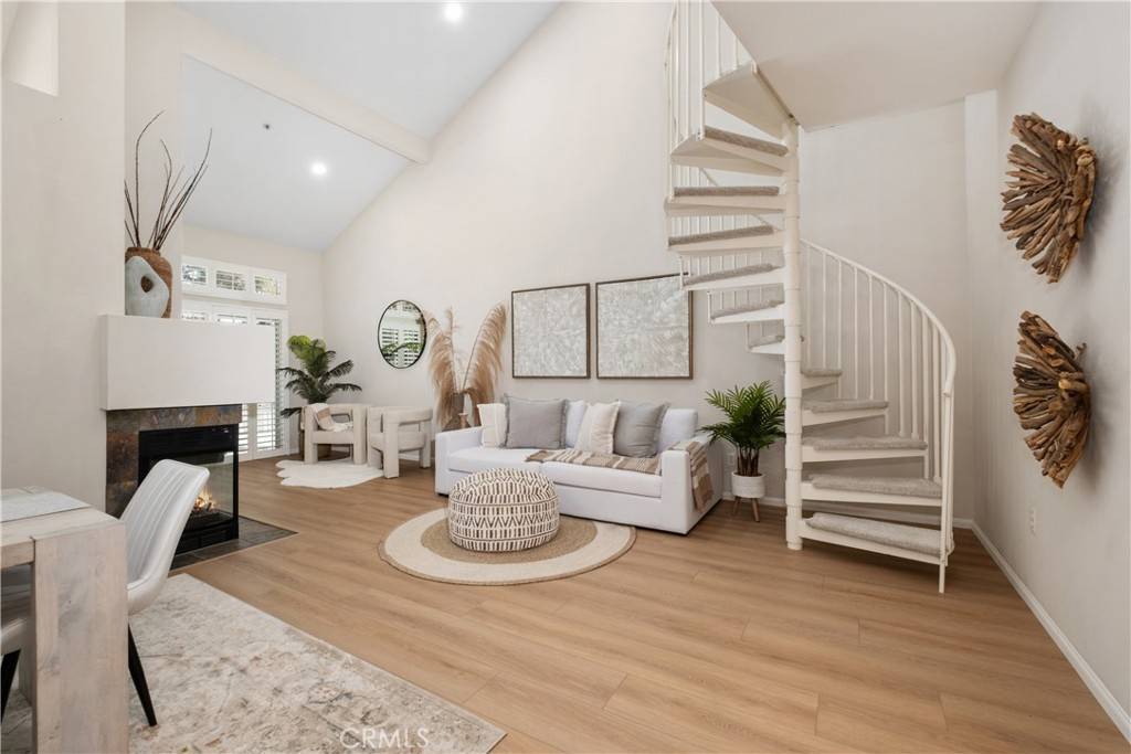veneta_dev's tweet photo. Open House This Weekend 1-4 Saturday and Sunday

Listing Address: 20171 Sealpoint LN #207, Huntington Beach, CA 92646
Listing Price: $875,000
Schedule a showing and request more information here: https://t.co/p3ig76Y3EM https://t.co/e2DOEthuaP