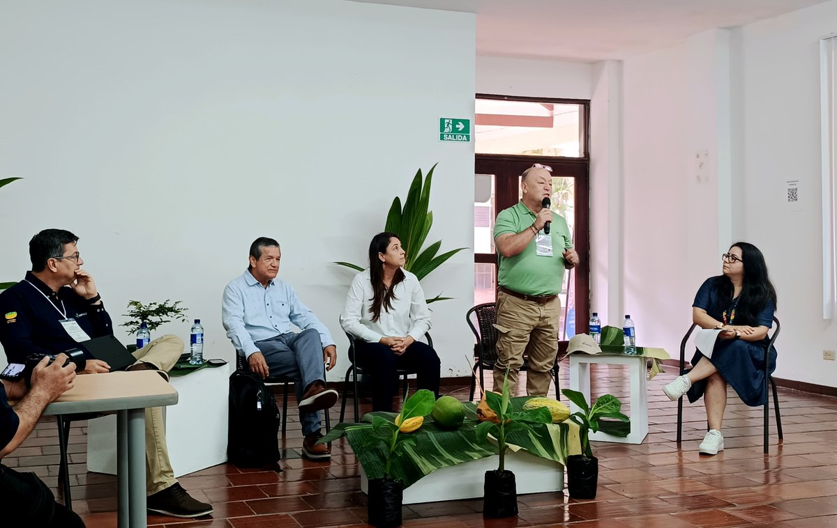 ACOSEMILLAS's tweet image. Nuestro gerente general @LeoarizaR presente en el Panel "Actualidad del desarrollo agroindustrial colombiano: retos y oportunidades" en el marco del #CongresodeFitomejoramiento al lado de Freddy Garcés Director de @cenicana , Alvaro Amaya, Director de @CenipalmaOrg y Claudia…