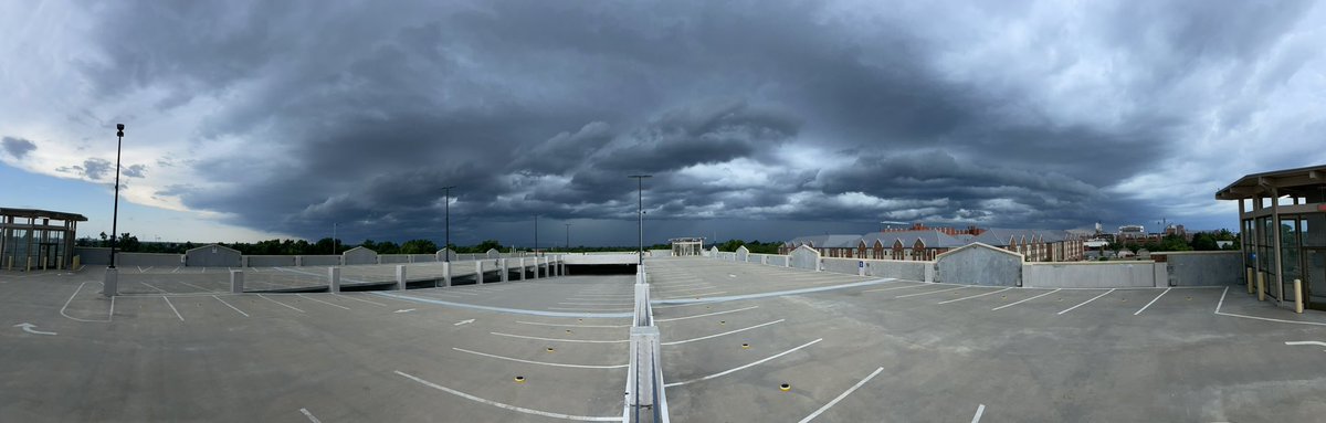 m_eljones's tweet image. Caught a nice shelf (peep the mammatus too) associated with a line of storms that passed through central Oklahoma yesterday afternoon! #okwx