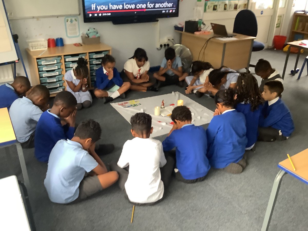 ChadPrimary's tweet image. Y4 pupils lead prayer for The Sacred Heart of Jesus.🙏