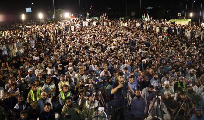 پوچھنا گوجرانولہ والوں سے  تھا 
 کہ منڈی بہاولدین سے بہت بڑا قافلہ 
شیخوپورہ پہنچا تھا 

کیا گجرانوالہ سے بھی قیادت اس دھرنے میں پہنچی 
گوجرانوالہ سے کوئی قیادت وغیرہ نہیں ائی تھی اس وجہ سے ان کو درد ہے کہ نعیم چھٹہ  منڈی سے کیوں قافلہ لے ایا ہے