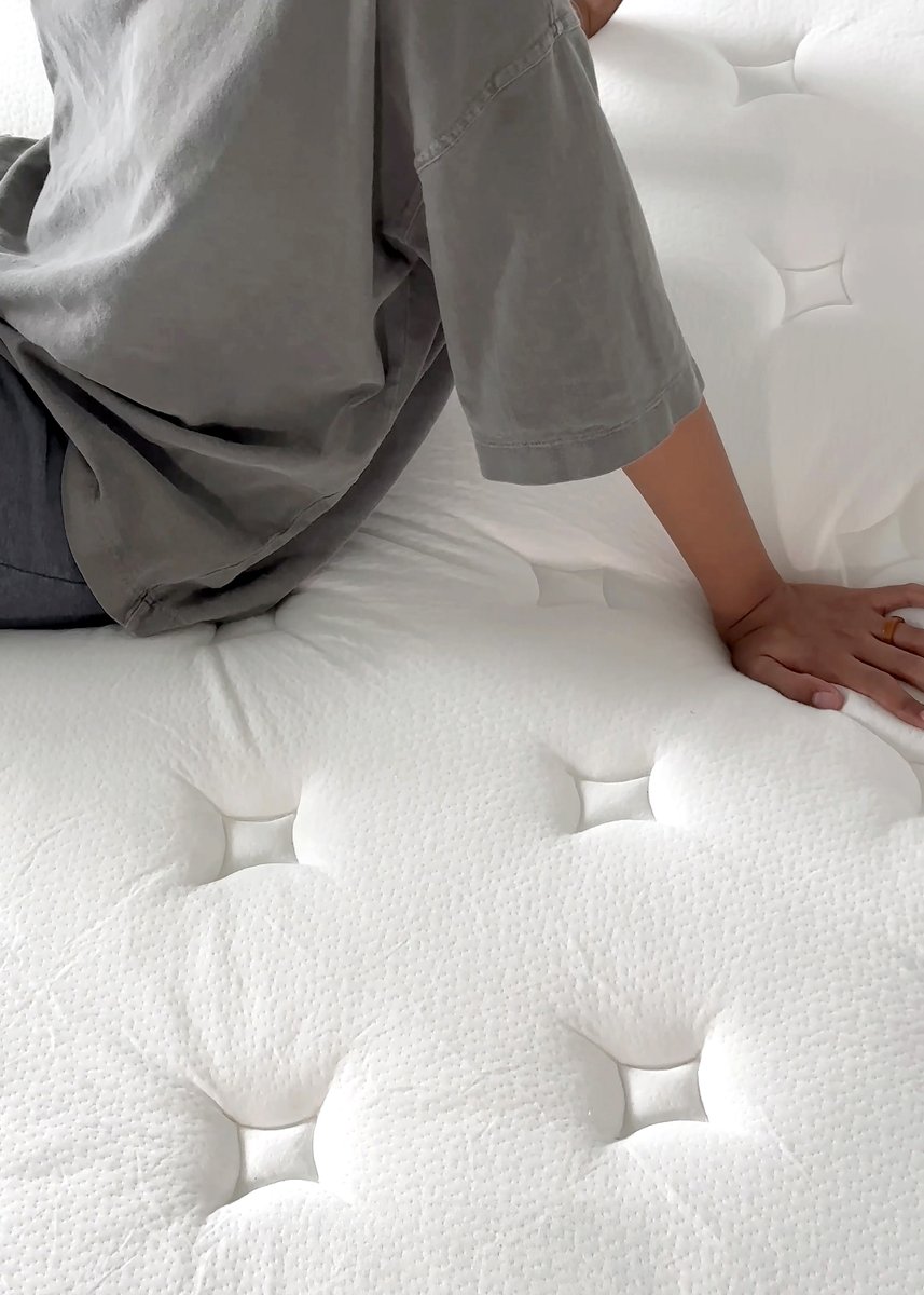 Lay down, sink in, stay awhile ☁️

📸 ugcfarasoa

#hamuq #hamuqsleep #hamuqmattress #canada #canadian #sleep #mattressinabox #hybridmattress