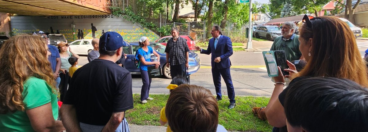 I am please to be a part of the Woodhaven Mural Project. My thanks to Jennifer Lambert, Neil Giannelli, local students, the Center for Employment Opportunities (CEO) and all others for making these beautification murals possible.