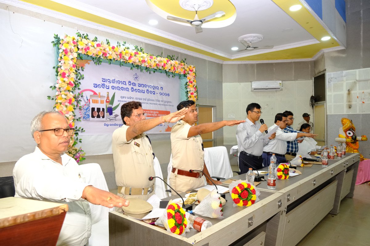 DM_Gajapati's tweet image. "ଜିଲ୍ଲାସ୍ତରୀୟ ଆନ୍ତର୍ଜାତୀୟ ନିଶା ଅପବ୍ୟବହାର ଓ ଅବୈଧ କାରବାର ନିରୋଧ ଦିବସ" ଗ୍ରାମୀଣ ଆତ୍ମନିଯୁକ୍ତି ପ୍ରଶିକ୍ଷଣ ଅନୁଷ୍ଠାନ ଠାରେ ପାଳିତ ହୋଇଯାଇଛି। ଅତିରିକ୍ତ ଜିଲ୍ଲାପାଳଙ୍କ ନେତୃତ୍ୱରେ (୧/୨)
#AmaSankalpa
#SayNoToDrugs
#YesToLife
@SSEPD2 @CMO_Odisha @PrithivirajBJP @exciseodisha @excisecomm @IPR_Odisha