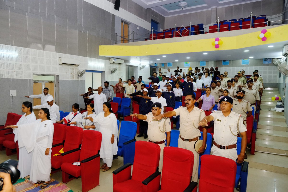 DM_Gajapati's tweet image. "ଜିଲ୍ଲାସ୍ତରୀୟ ଆନ୍ତର୍ଜାତୀୟ ନିଶା ଅପବ୍ୟବହାର ଓ ଅବୈଧ କାରବାର ନିରୋଧ ଦିବସ" ଗ୍ରାମୀଣ ଆତ୍ମନିଯୁକ୍ତି ପ୍ରଶିକ୍ଷଣ ଅନୁଷ୍ଠାନ ଠାରେ ପାଳିତ ହୋଇଯାଇଛି। ଅତିରିକ୍ତ ଜିଲ୍ଲାପାଳଙ୍କ ନେତୃତ୍ୱରେ (୧/୨)
#AmaSankalpa
#SayNoToDrugs
#YesToLife
@SSEPD2 @CMO_Odisha @PrithivirajBJP @exciseodisha @excisecomm @IPR_Odisha