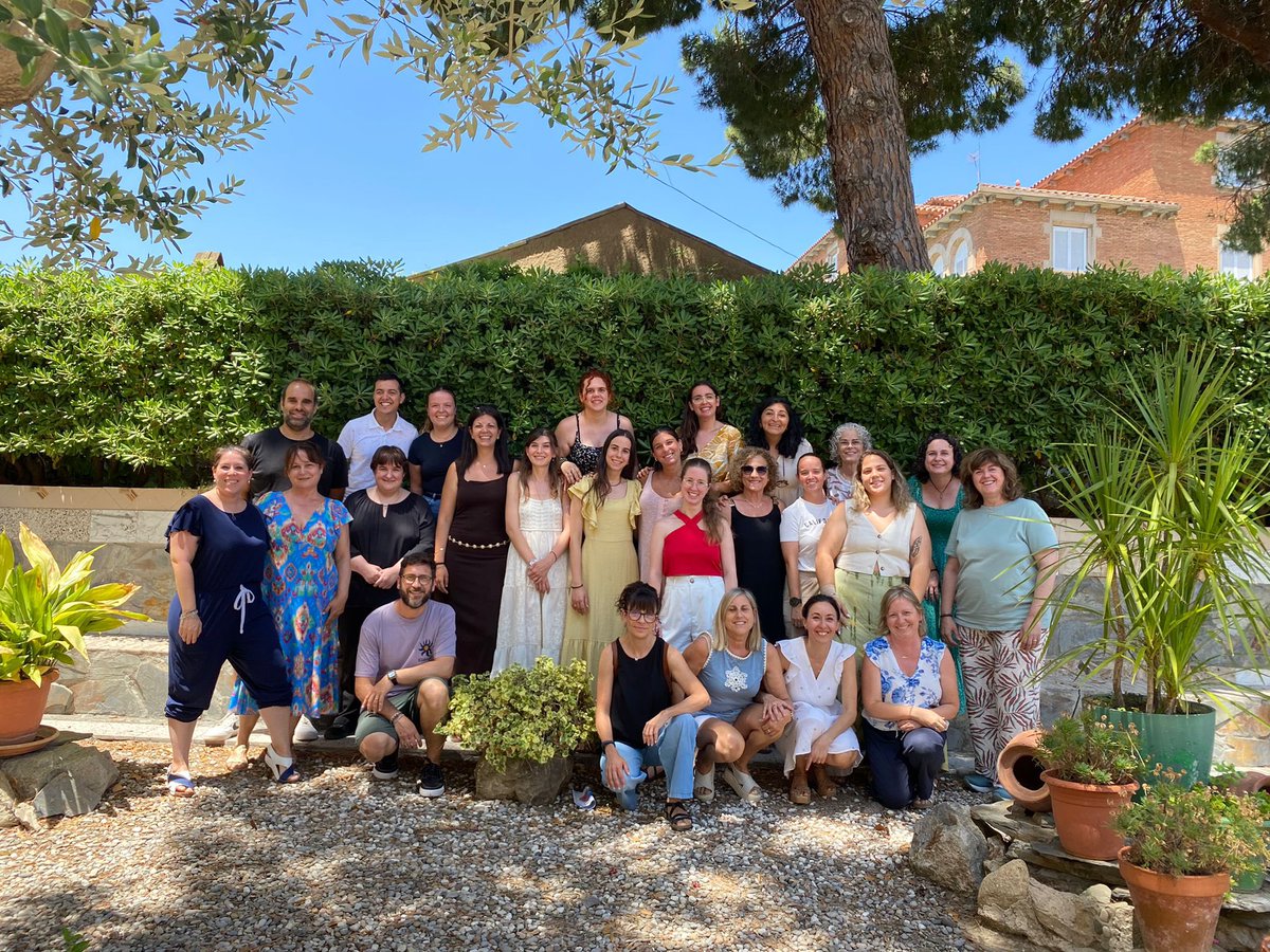 FEP Mare de Déu de la Salut (@fepmds) on Twitter photo Tot el personal docent i d’administració i serveis us desitgem molt bon estiu a totes i tots! <a href="/escolesFEP/">Fundació Escoles Parroquials</a> <a href="/rocaipifundacio/">Fundació Llegat Roca i Pi</a> #somungranequip Tot el personal docent i d’administració i serveis us desitgem molt bon estiu a totes i tots! <a href="/escolesFEP/">Fundació Escoles Parroquials</a> <a href="/rocaipifundacio/">Fundació Llegat Roca i Pi</a> #somungranequip