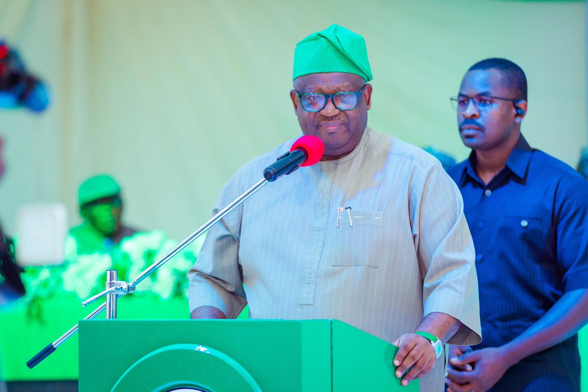CalebMutfwang's tweet image. At the One-Day Multi-Stakeholder Roundtable Dialogue on Community Policing as a Panacea for Insecurity in Nigeria – The Case of Plateau State, I made it clear that the path to sustainable peace demands sincerity, integrity, and courage especially from those of us privileged to…
