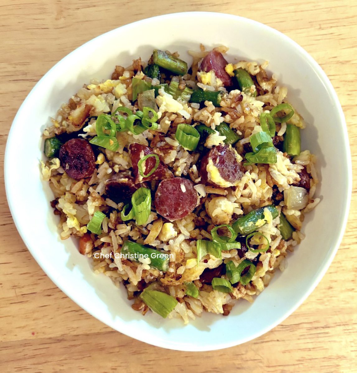 Delicious lill bowl … Chinese sausage, fried garlic and asparagus fried rice with egg 🥢