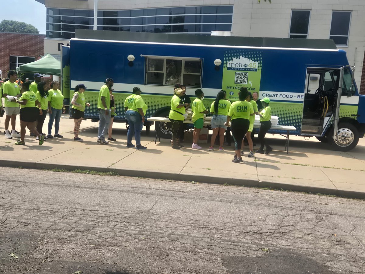 LMMCleveland's tweet image. Another wonderful day serving our community! Today @Metro45Cafe is at the @CHNhousing Clean Up the Community event at Morris Court. We are feeding this incredible group of 170 volunteers! #greatfoodbetterstory