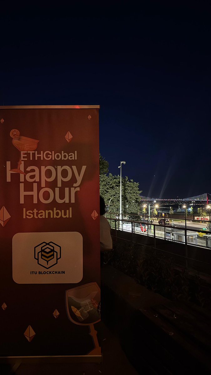 ITUblockchain's tweet image. Dün akşam @ETHGlobal Happy Hour İstanbul etkinliğine ev sahipliği yaptık. 🍸
Keyifli sohbetler ve güzel ikramlar eşliğinde harika bir akşam geçirdik. 🌉
Katılan herkese teşekkürler! 💜