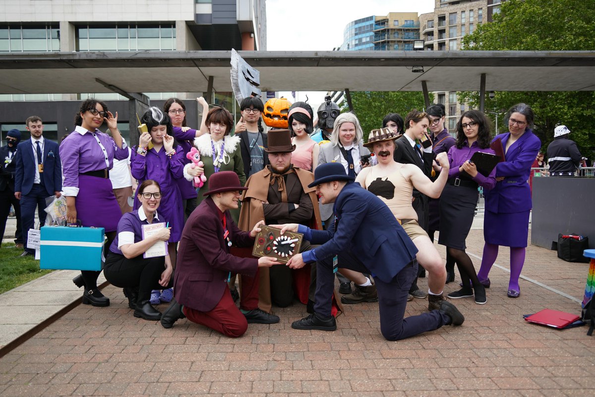 ValveCon's tweet image. A massive shout out to all our wonderful NPC's from Saturday's meet at London MCM!
We even managed to get a full Mann family reunion 😉
#tf2 #teamfortress