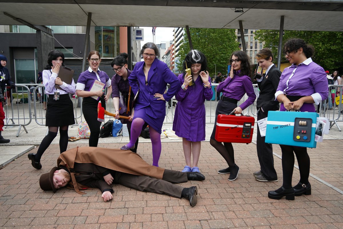 ValveCon's tweet image. A massive shout out to all our wonderful NPC's from Saturday's meet at London MCM!
We even managed to get a full Mann family reunion 😉
#tf2 #teamfortress