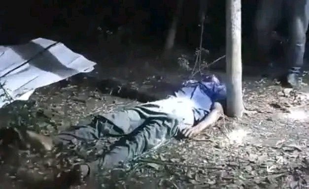 Voice of Bangladeshi Hindus 🇧🇩 (@vhindus71) on Twitter photo Horrific! 💔 The body of Hindu youth Bablu Dutta was found with his throat slit near #Khulna Jailgar Koya Bazar.
How long will the silent #GenocideOfMinorities in #Bangladesh stay ignored by the world? #HinduLivesMatter <a href="/hrw/">Human Rights Watch</a> <a href="/UNHumanRights/">UN Human Rights</a> <a href="/UN_HRC/">UN Human Rights Council 📌 #HRC59</a> Horrific! 💔 The body of Hindu youth Bablu Dutta was found with his throat slit near #Khulna Jailgar Koya Bazar.
How long will the silent #GenocideOfMinorities in #Bangladesh stay ignored by the world? #HinduLivesMatter <a href="/hrw/">Human Rights Watch</a> <a href="/UNHumanRights/">UN Human Rights</a> <a href="/UN_HRC/">UN Human Rights Council 📌 #HRC59</a>