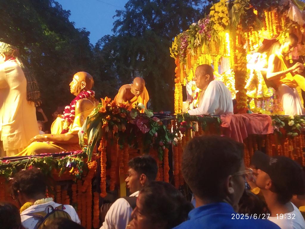 Narendra Singh (@narendr46688522) on Twitter photo ЁЯЩПЁЯМ╣ рднрдЧрд╡рд╛рди рдЬрдЧрдиреНрдирд╛рде рдЬреА рдХреА рд░рде рдпрд╛рддреНрд░рд╛ рдЖрдЬ рдиреЛрдПрдбрд╛ рд╕реЗрдХреНрдЯрд░ 18 рд╕реЗ рд╢реБрд░реВ рд╣реБрдИред ЁЯОКЁЯЩПрд░рде рдпрд╛рддреНрд░рд╛ рдореЗрдВ рдПрдХ рднрд╡реНрдп рдЬреБрд▓реВрд╕ рдореЗрдВ рднрдЧрд╡рд╛рди рдЬрдЧрдиреНрдирд╛рде рдЬреА рдмрд▓рднрджреНрд░ рдЬреА, рд╕реБрднрджреНрд░рд╛ рдЬреА рдХреЛ рдЦреВрдмрд╕реВрд░рдд рд░реВрдк рд╕реЗ рд╕рдЬрд╛рдП рдЧрдпрд╛ рдерд╛ ред ЁЯМ║ЁЯЩПрдЙрддреНрд╕рд╡ рдореЗрдВ рд╣рдЬрд╛рд░реЛрдВ рд╕рдВрдЦреНрдпрд╛ рдореЗрдВ рд╢рд╛рдорд┐рд▓ рд╣реЛрдиреЗ рдХреЗ рд▓рд┐рдП рднрдХреНрдд рдиреЛрдПрдбрд╛ рдореЗрдВ рдЗрдХрдЯреНрдард╛ рд╣реБрдПредЁЯЩП рдЬрдп рднрдЧрд╡рд╛рди рдЬрдЧрдиреНрдирд╛рдеред ЁЯЩПЁЯМ╣ рднрдЧрд╡рд╛рди рдЬрдЧрдиреНрдирд╛рде рдЬреА рдХреА рд░рде рдпрд╛рддреНрд░рд╛ рдЖрдЬ рдиреЛрдПрдбрд╛ рд╕реЗрдХреНрдЯрд░ 18 рд╕реЗ рд╢реБрд░реВ рд╣реБрдИред ЁЯОКЁЯЩПрд░рде рдпрд╛рддреНрд░рд╛ рдореЗрдВ рдПрдХ рднрд╡реНрдп рдЬреБрд▓реВрд╕ рдореЗрдВ рднрдЧрд╡рд╛рди рдЬрдЧрдиреНрдирд╛рде рдЬреА рдмрд▓рднрджреНрд░ рдЬреА, рд╕реБрднрджреНрд░рд╛ рдЬреА рдХреЛ рдЦреВрдмрд╕реВрд░рдд рд░реВрдк рд╕реЗ рд╕рдЬрд╛рдП рдЧрдпрд╛ рдерд╛ ред ЁЯМ║ЁЯЩПрдЙрддреНрд╕рд╡ рдореЗрдВ рд╣рдЬрд╛рд░реЛрдВ рд╕рдВрдЦреНрдпрд╛ рдореЗрдВ рд╢рд╛рдорд┐рд▓ рд╣реЛрдиреЗ рдХреЗ рд▓рд┐рдП рднрдХреНрдд рдиреЛрдПрдбрд╛ рдореЗрдВ рдЗрдХрдЯреНрдард╛ рд╣реБрдПредЁЯЩП рдЬрдп рднрдЧрд╡рд╛рди рдЬрдЧрдиреНрдирд╛рдеред