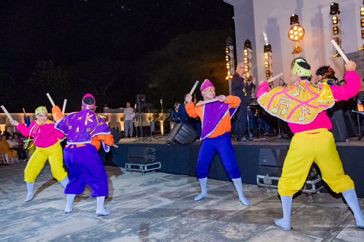 La 4ª sesión de la Cátedra Santa Marta 500 años, sumergió a los asistentes en un recorrido histórico, a través de 10 composiciones de los siglos XVII y XVIII. Cada obra evocó las raíces del espíritu patriótico de América y la riqueza cultural que aún define nuestra identidad.🩵🎉