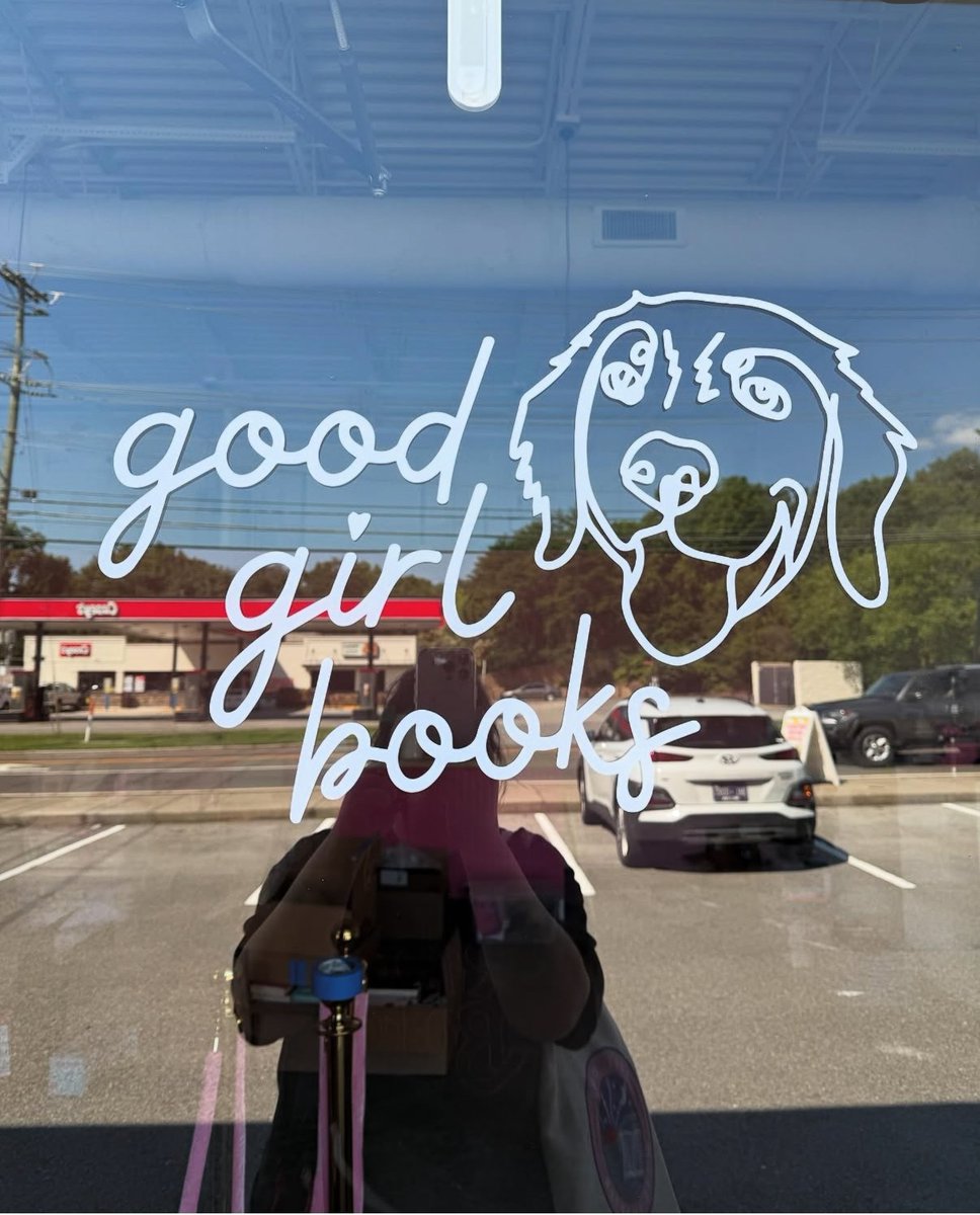 GCKnoxville's tweet image. Mark your calendars for tomorrow and stop by @goodgirlbooksknox's store opening in Rocky Hill! It is amazing to see a growth of a small business and cheer them on every step of the way. 💕 

#graphiccreations #vinylgraphics #bookstore #booktruck #indiebookshop  #romancebooks