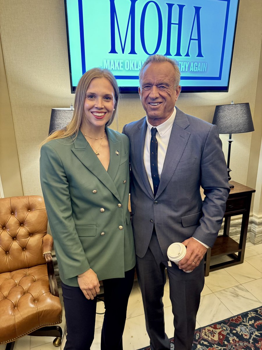 KendalforOK's tweet image. 🌟 While getting to meet RFK Jr. was an honor, hearing him address the health of our nation was incredible! Bringing attention to a system that has failed us, is no easy thing to speak out on. Thankful for the sacrifices @SecKennedy is making to #MakeAmericaHealthyAgain and #MOHA