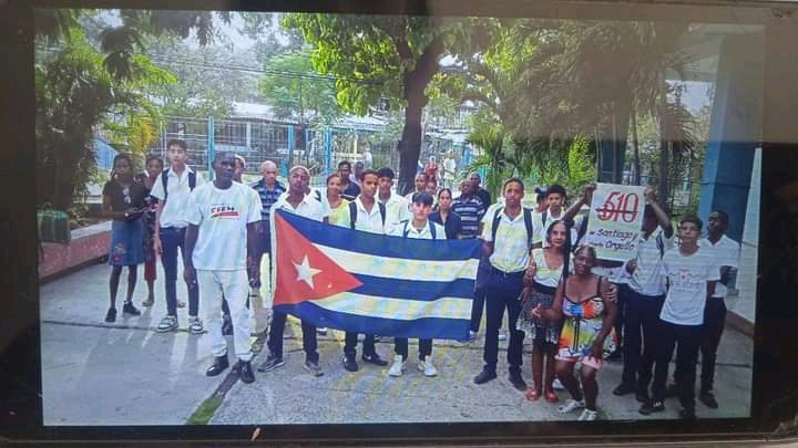 #SiempreSantiago El Instituto  Politécnico Álvaro  Barriel  realiza Acto de Abanderamiento de las BET #juntosvenceremos  <a href="/CubaMined/">MINED</a> <a href="/dpestgo/">DGE Santiago de Cuba</a> <a href="/dmesantiago2019/">DME Santiago de Cuba</a> <a href="/CubaMined/">MINED</a> <a href="/dmesantiago2019/">DME Santiago de Cuba</a> <a href="/NorkaColas90538/">Nelvis Norka Colas</a> <a href="/MozoYamira13045/">Yamira Diaz Mozo</a> <a href="/AdolisVelazquez/">Adolis Bonne Velazquez</a>