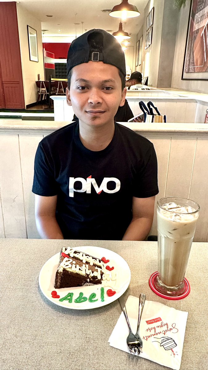 matjuandy's tweet image. Yesterday was my birthday, i don’t really like birthday, it’s the one day that everyone pretends they care, no cake no gift just wishes from some of friends and family make me look like happy even for a while☺️☺️