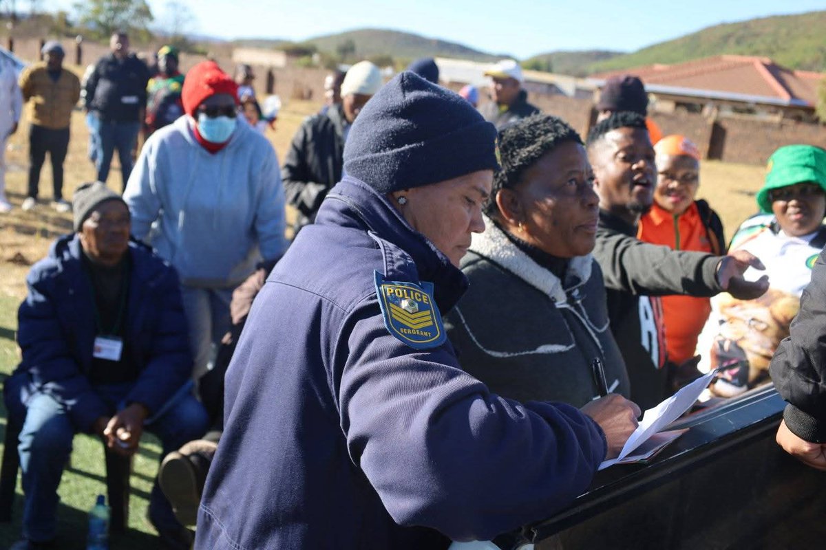 LaronaM27's tweet photo. ANCYL RAMOTSHERE MOILOA Subregion (Zeerust)โฌ๏ธ๐ฉ๐จMarch against Gender Based Violence.
Young people of Ramotshere Moiloa met at Dinokana Sports Ground to fight gender-based violence and memorandum of demands hand over to the SAPS authority. #ANCYL #GBVMustFall #gbvawareness https://t.co/6tkVTT5OaV