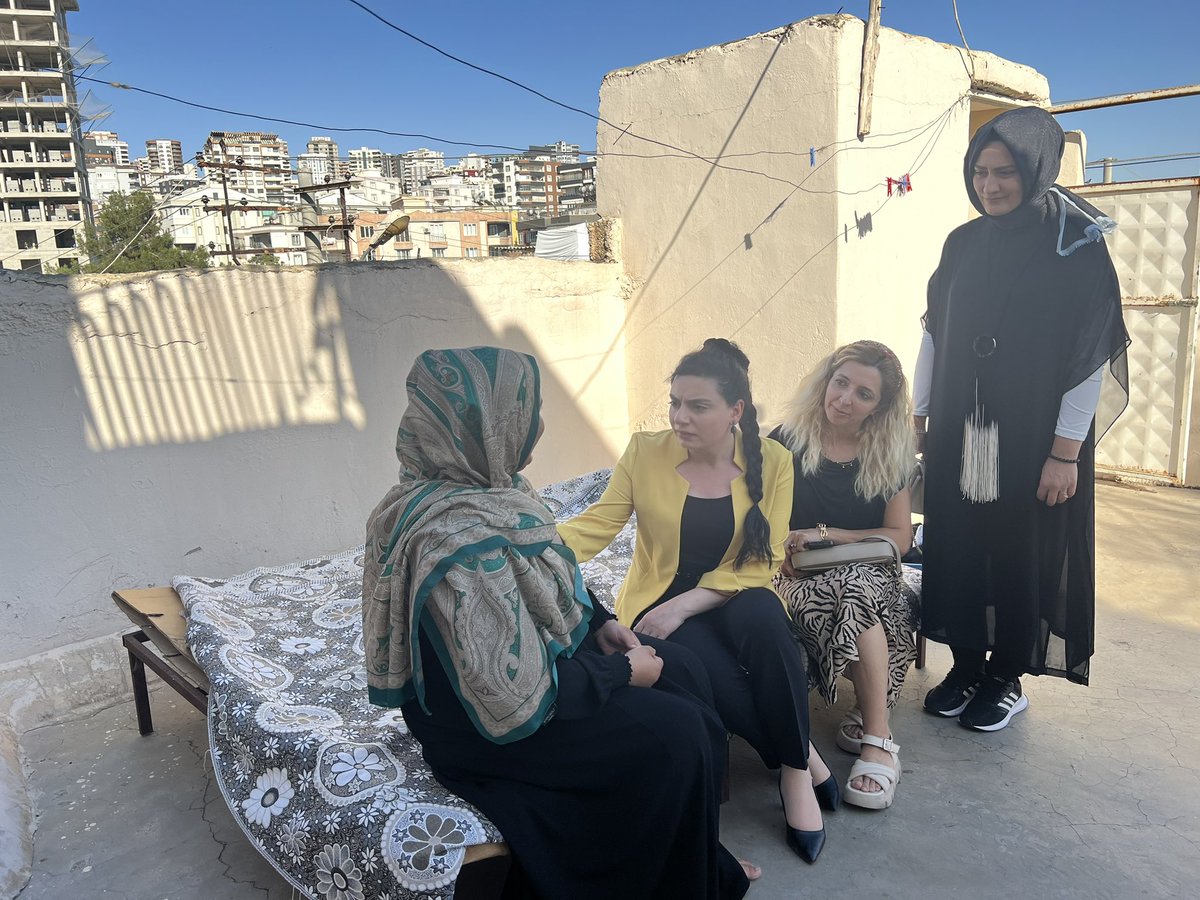 akkadnKarakopru's tweet photo. AK Parti Karaköprü İlçe Kadın Kolları Olarak, Milletimizle Her Zaman İç İçe, Gönül Gönüle Olmayı Kendimize İlke Edindik. 💡🇹🇷Gönül bağı kurmak için hane ziyaretleri gerçekleştirdik.

‘’Samimi bir sohbet; bizim için bir görev değil, bir gönül meselesidir’’ 

#KalbimizKaraköprü https://t.co/HVKgznlzIy